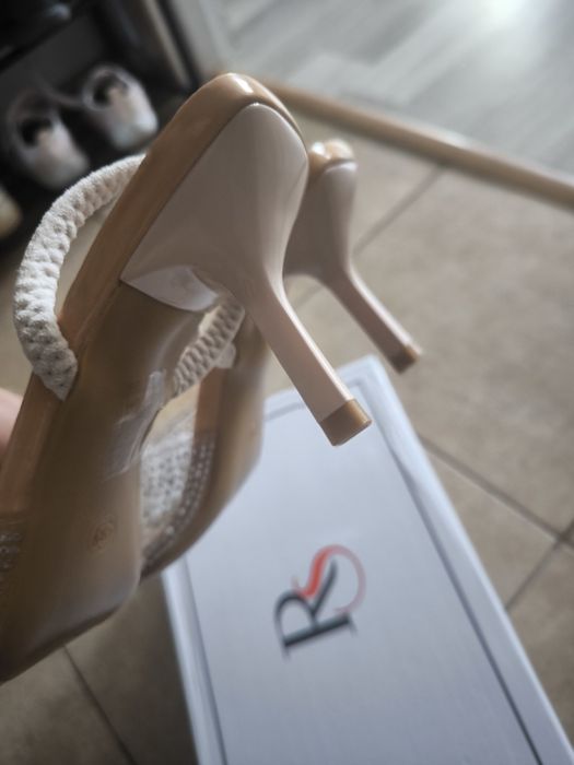 Piękne buty na lekkim obcasie Shein 38