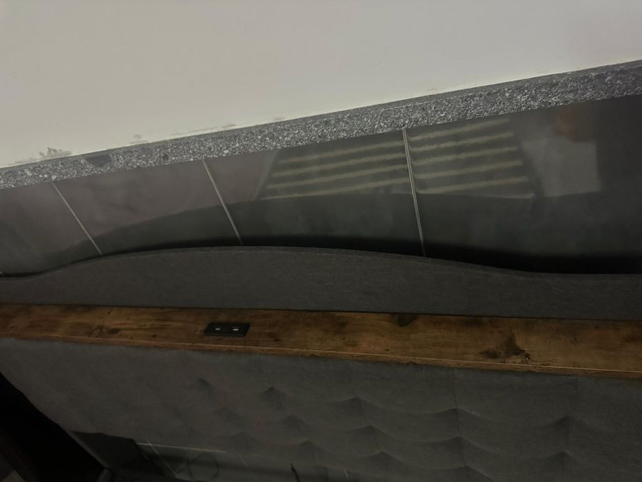 Cama de casal com entrada USB  e colchao 140x200