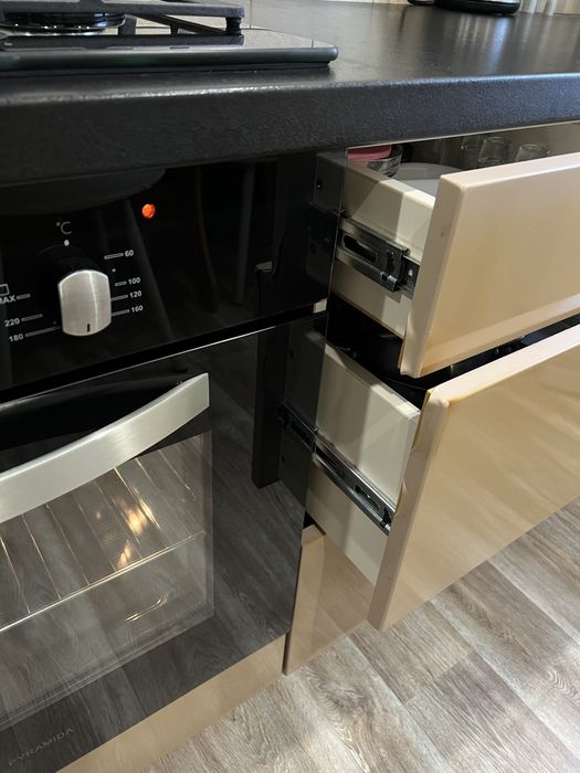 Фасады беж лак кухня