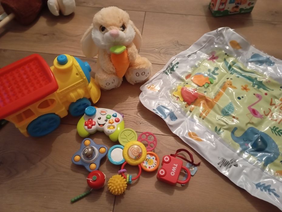 Zestaw zabawek, mata wodna fisher Price