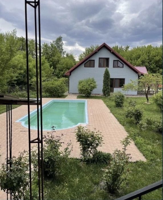 Здається у подобову або довгострокову аренду заміський будинок