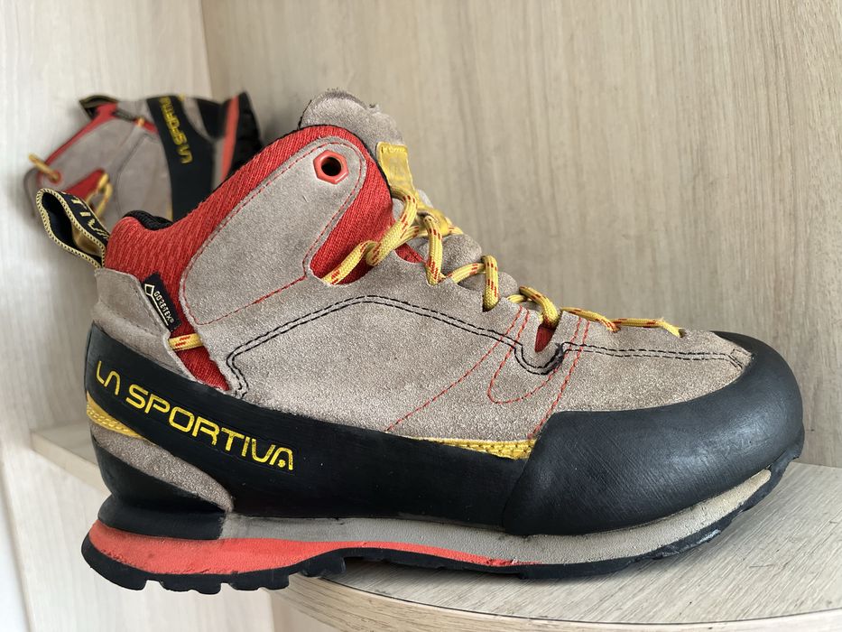 Гарні  ботінки 37 розмір Lasportiva Gor-tex оригінал