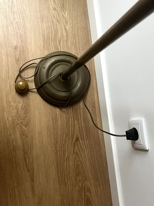 Candeeiro de Pé Vintage em Latão – Elegante e Ajustável