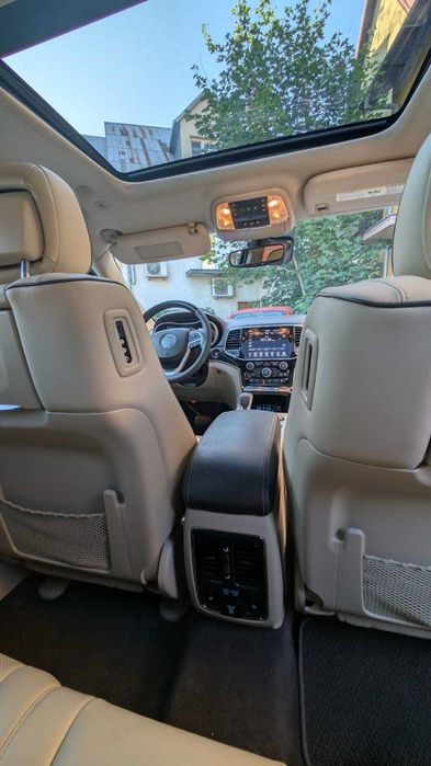 Jeep Grand Cherokee 5.7 V8 HEMI summit 4x4 PEREŁKA