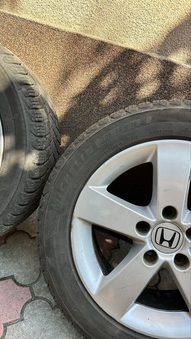 Титани на гарній зимовій шині Michelin 205/55 R16