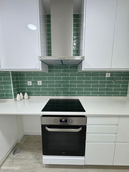 Fantástico Apartamento T2 Totalmente Remodelado com Parqueamento