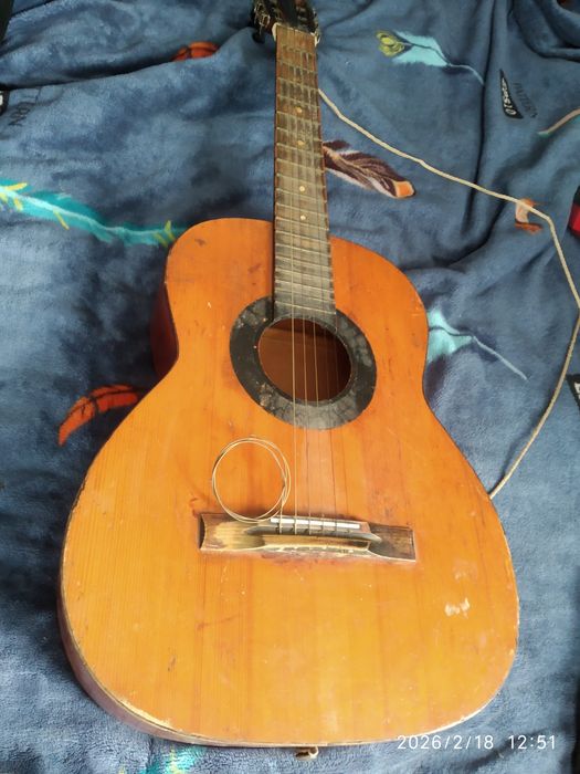 Гитара на 6 струн.