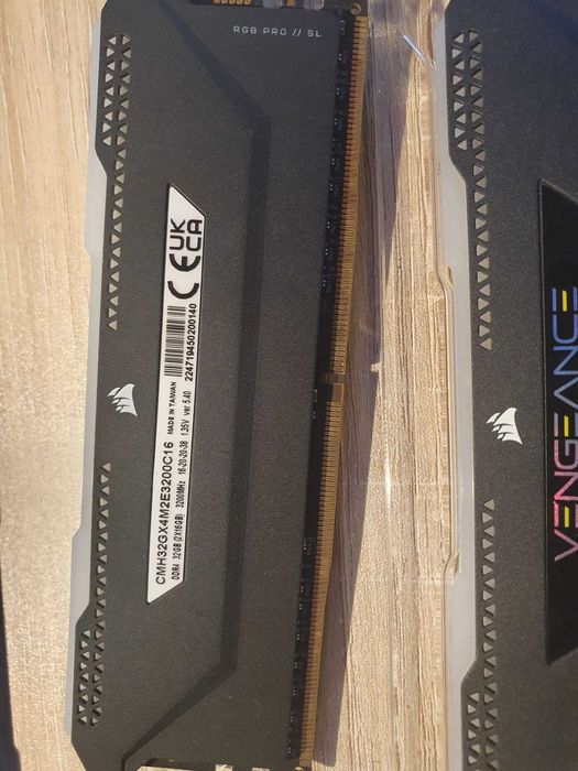 32 RAM DDR4 3200MHZ Corsair Vegeance RGB PRO Computador Fixo
