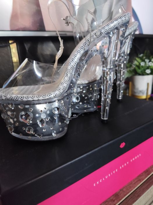 Sprzedam  buty na platformie