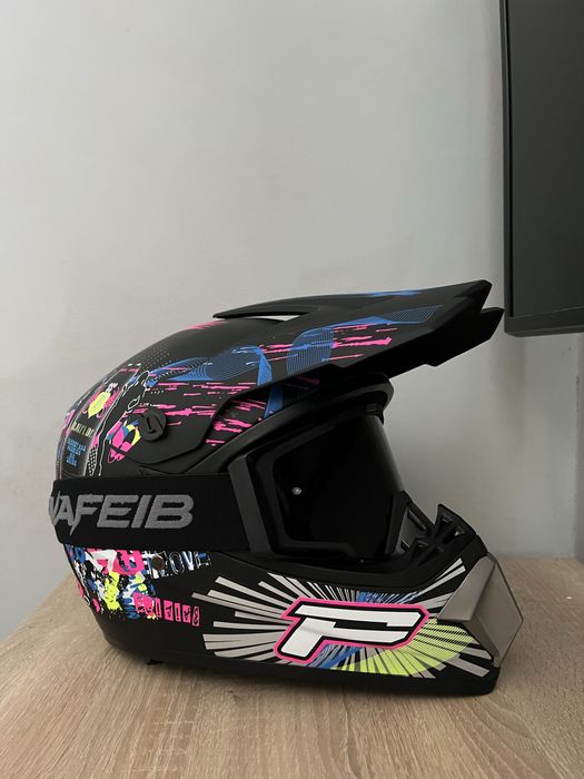 Терміново продам повністю новий кросовий шлем.