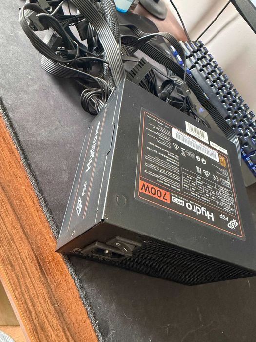Fonte de alimentação FSP Hydro Pro 700W