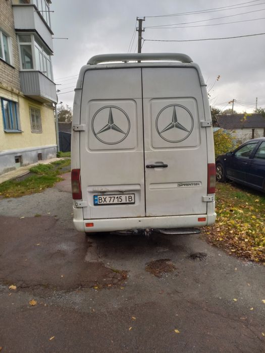 Автомобіль mersedes sprinret