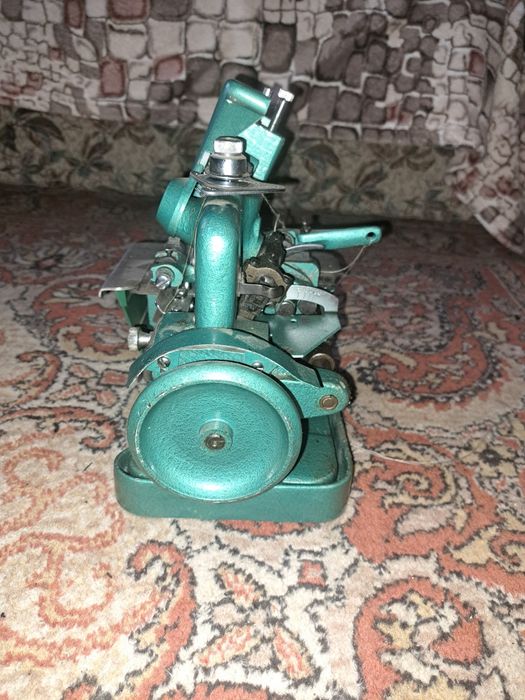 Оверлок  трьохнитковий.