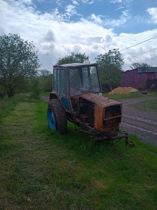 Продам  трактор ЮМЗ целиком на запчасти