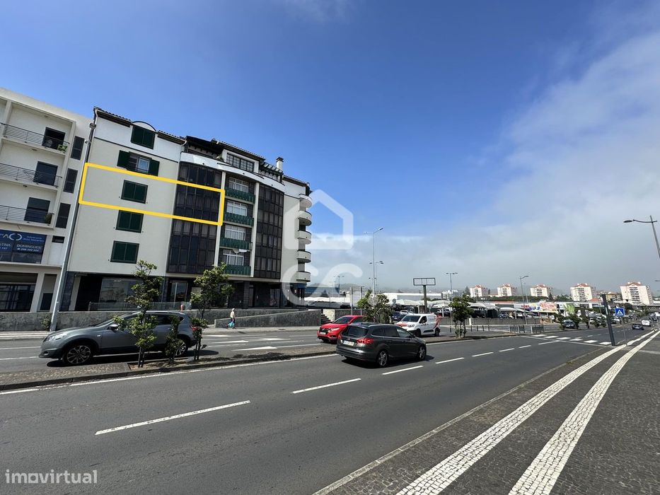 Apartamento com 3 Quartos - São Pedro - Ponta Delgada