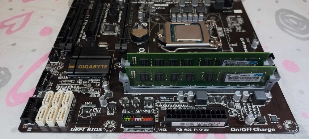 Gigabite Q87M-D2H s1150 + I3-4150 + 8Gb DDR3