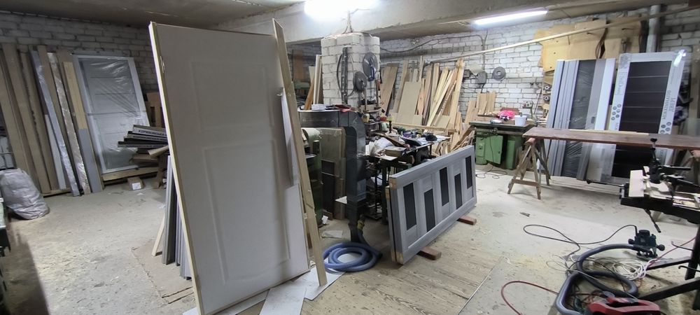 Межкомнатные, входные двери. Установка. Услуги столярного цеха