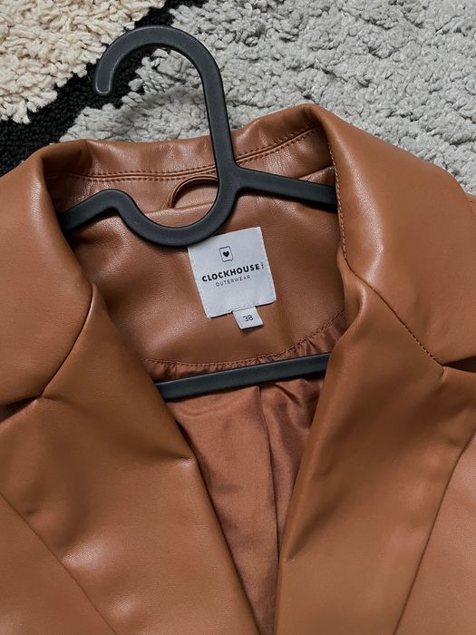 Піджак рудого відтінку