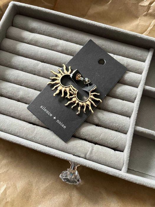стильні сережки від urban outfitters