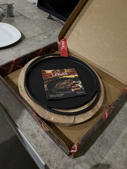 Распродажа Сковорода Lava-Grill чавунна на деревʼяній підставці 24см