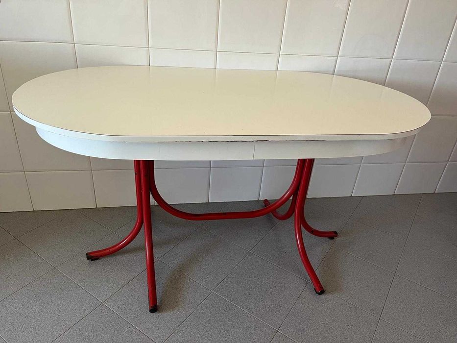 mesa de cozinha com 4 cadeiras