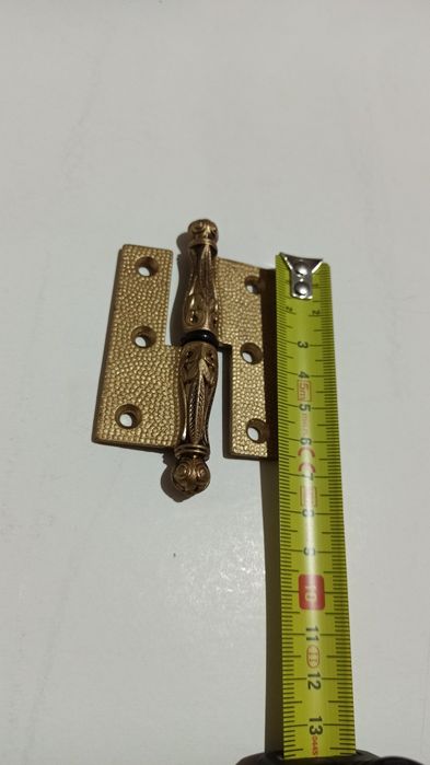 Dobradiças douradas