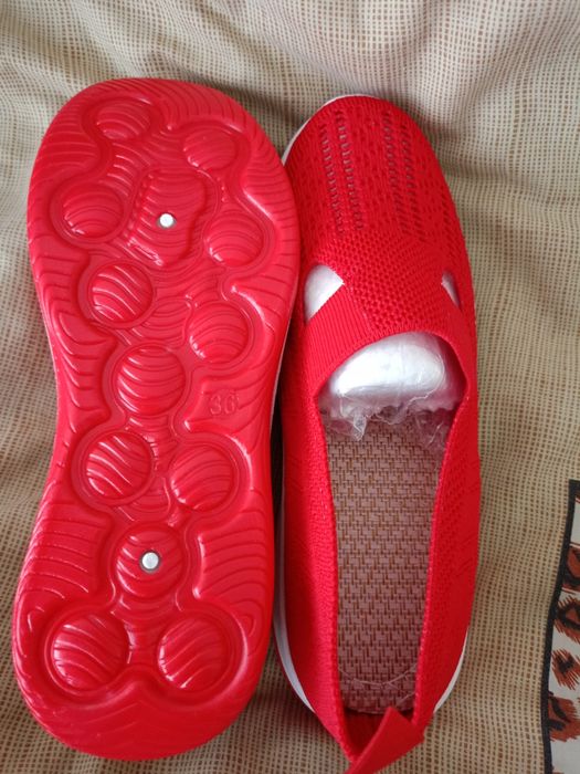 Кросовки  женские 35-36 размер