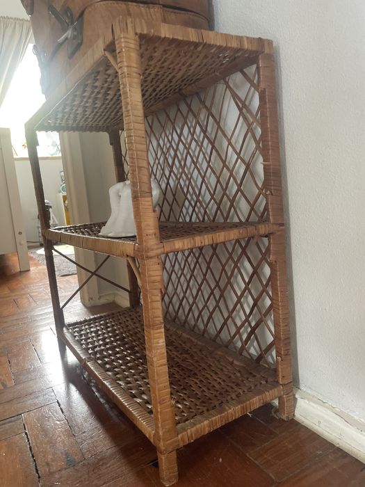 Estante usada verga castanha