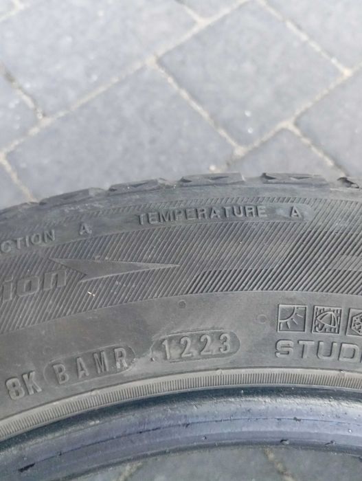Sprzedam 2 używane opony wielosezonowe Nexen