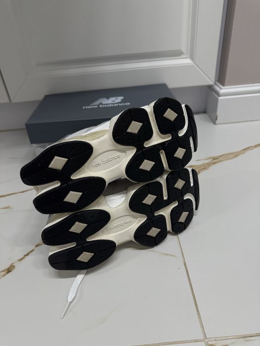 Кросівки NEW BALANCE MODEL 9060 37 розмір