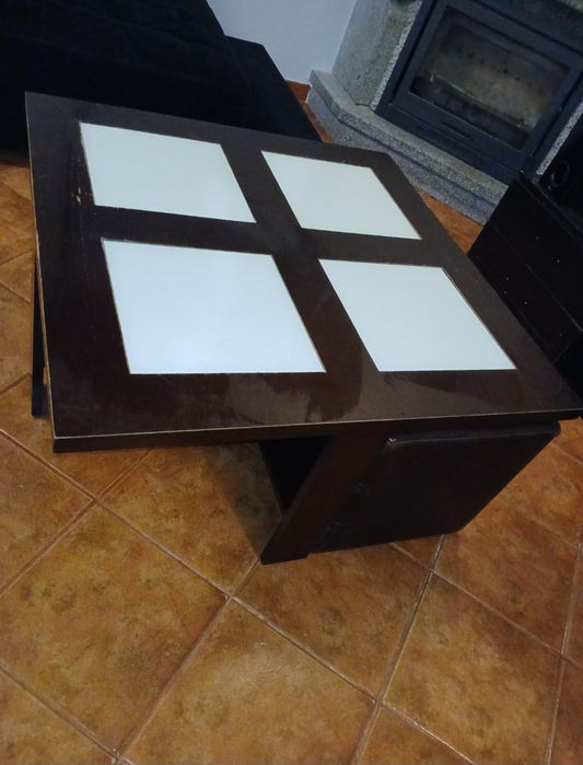 Mesa de centro com 4 pufs