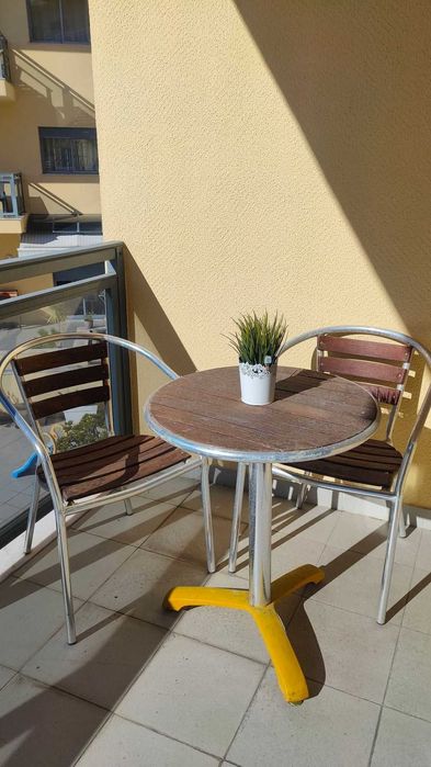 Mesa Redonda de exterior  + 2 Cadeiras