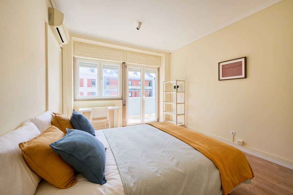 Sunny Balcony Room - Marquês Pombal Co-Living