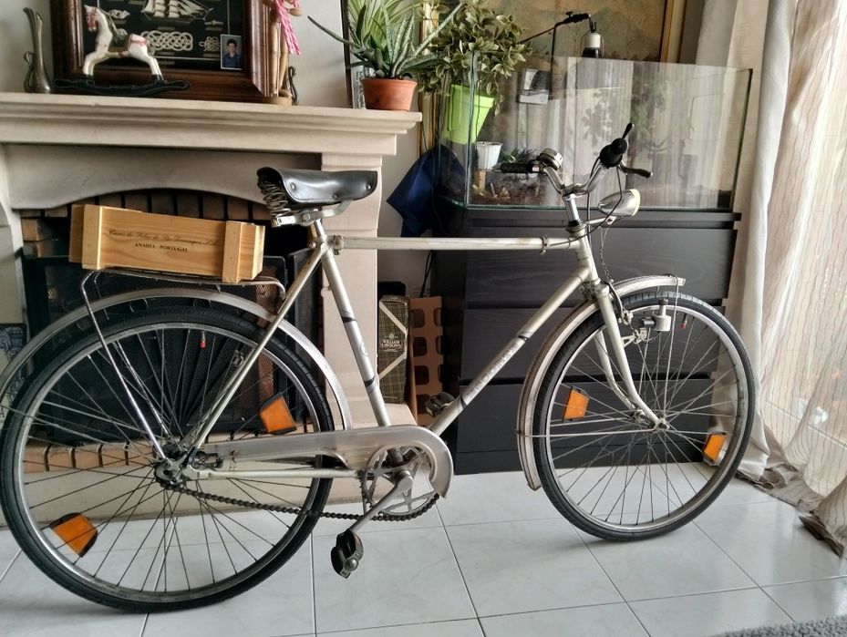 Bicicleta pasteleira antiga