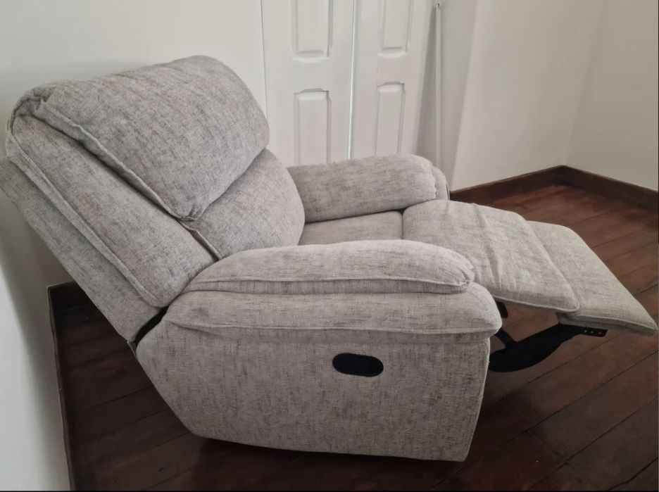 Poltrona reclinável cinza