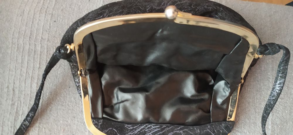 Torebka wieczorowa lekko nabłyszczona