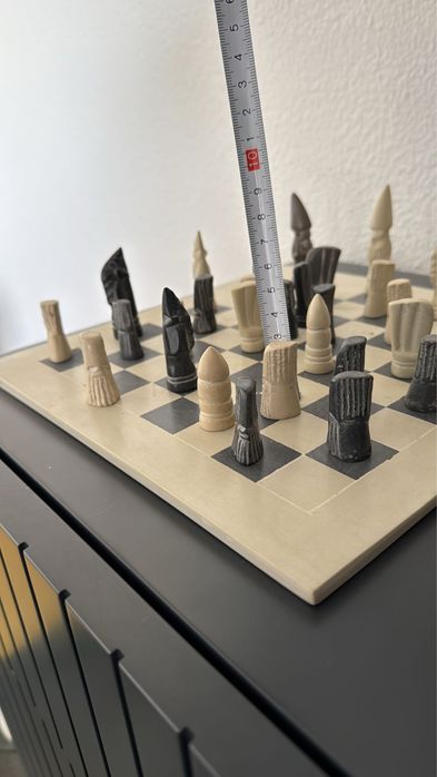 Xadrez Artesanal em Pedra – Estilo Minimalista / Étnico