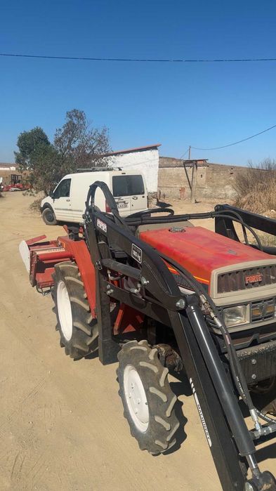 Yanmar F165 (17 cv), 4x4, carregador frontal NOVO a estrear e fresa.