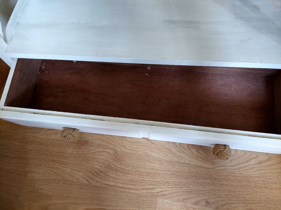 Estante em madeira restaurada