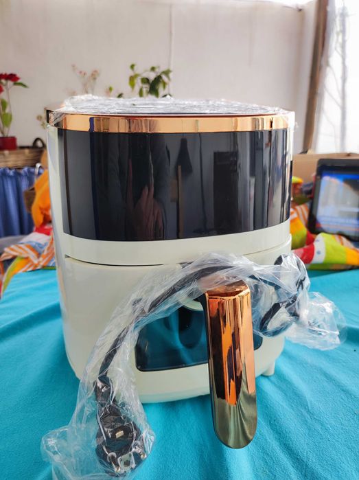 Fritadeira a ar quente , não necessita de oleo.