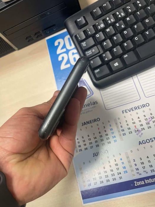 Iphone 11, nunca aberto, tela sem nenhum danificado obs: bateria 69%