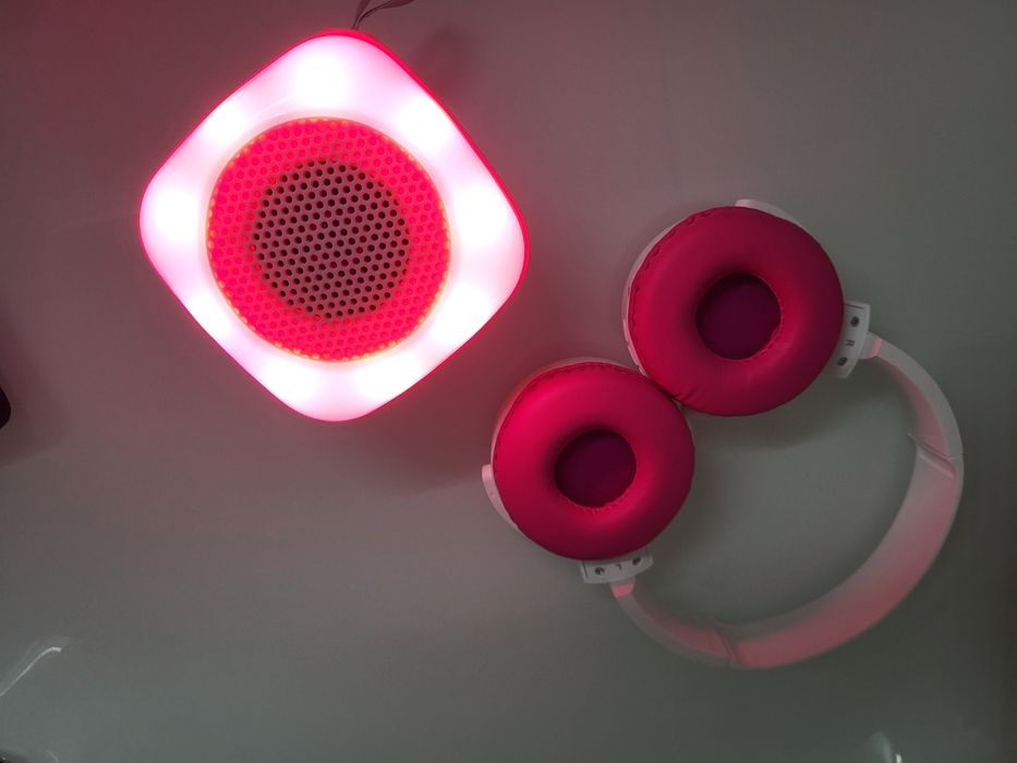 Навушники та колонка від Maybelline New York