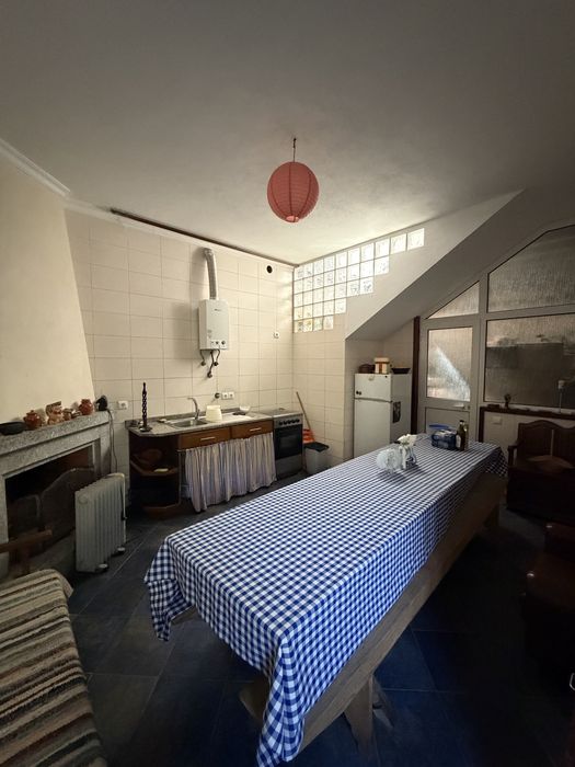 T1 em r/ch de casa habitada