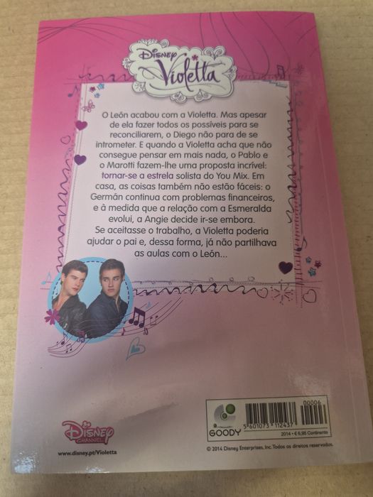 Livro " Violetta - Tudo para cantar"