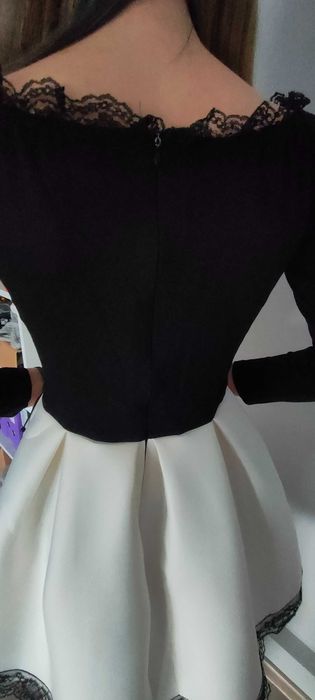 Sukienka biała z czarnym S-M