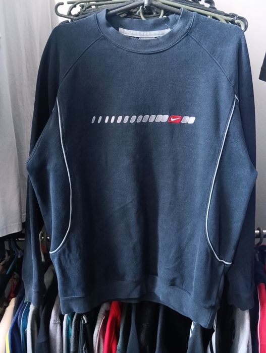 Nike vintage 2000s sweatshirt dark blue street wear style
