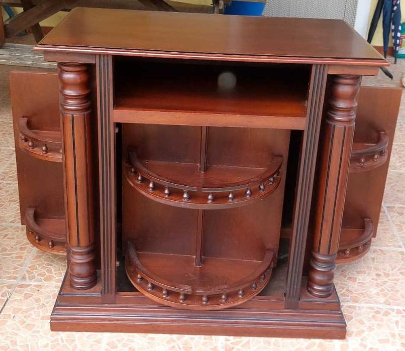 Móvel de televisão e bar