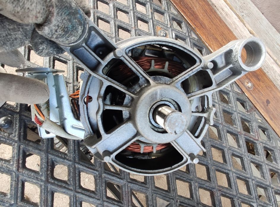 Silnik pralki Bosch.