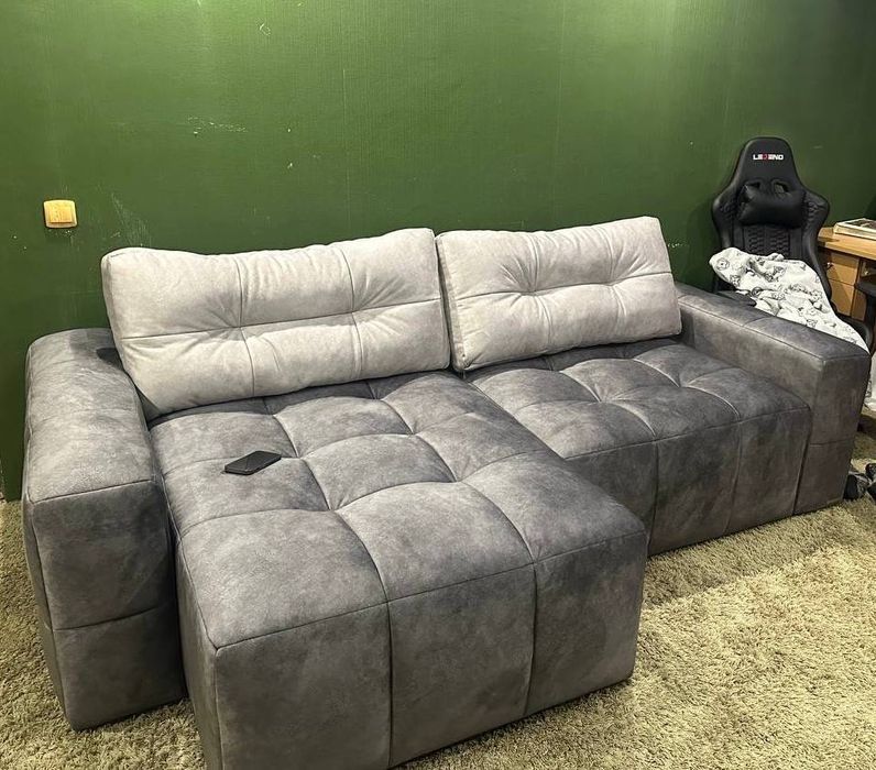 Диван кутовий сірий велюровий