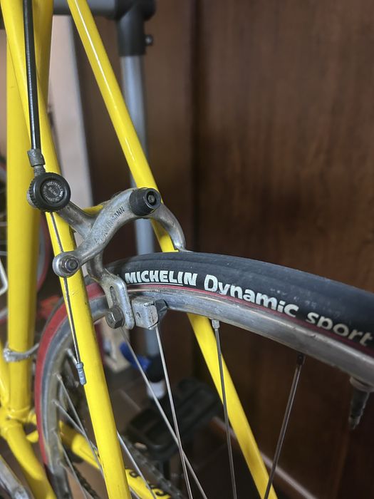 Bicicleta de estrada clássica em bom  estado